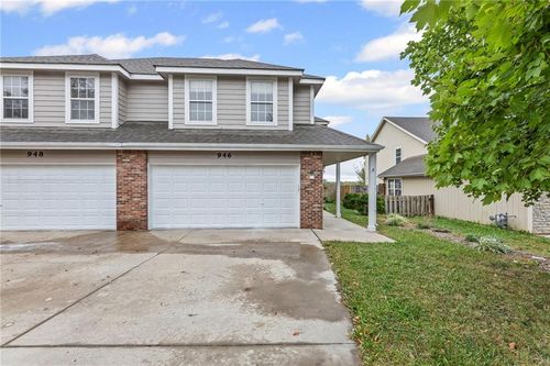 946 N Fieldstone Dr, Lawrence, KS, 66049-4271 | Card Image
