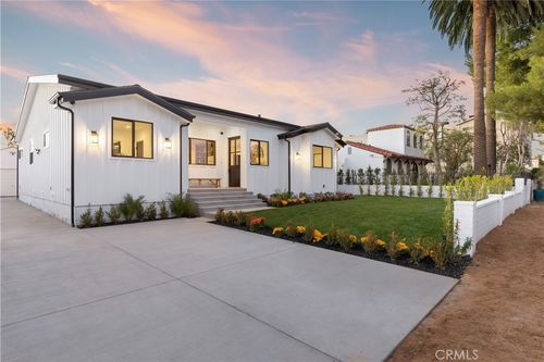 5537 Sunnyslope Ave, Sherman Oaks, CA, 91401-5919 | Card Image