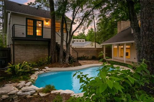 4 N Autumnwood Way, The Woodlands, TX, 77380-1304 | Card Image