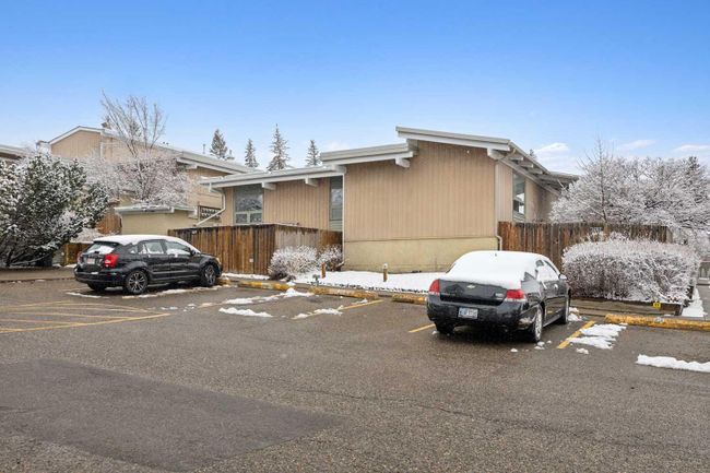 1401 - 11010 Bonaventure Drive Se, Home with 2 bedrooms, 1 bathrooms and 1 parking in Calgary AB | Image 2