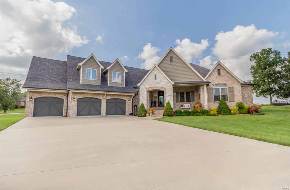 Castle Rock Ave, Lebanon, MO 65536