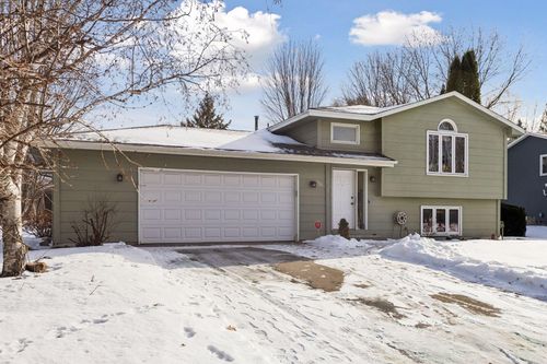 561 Dresden Dr, Chaska, MN, 55318-3500 | Card Image