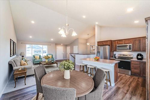 922 Prestwick Dr, Belle Plaine, MN, 56011-4100 | Card Image