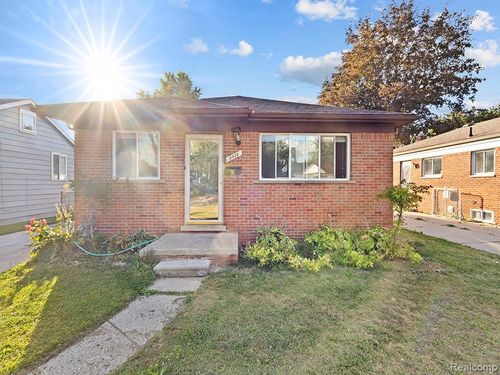 6435 Centralia St, Dearborn Heights, MI, 48127-2001 | Card Image