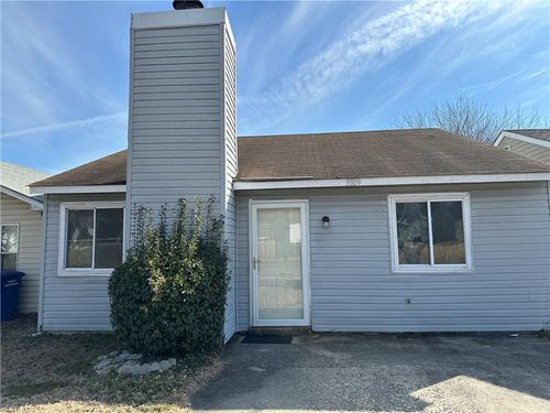 3809 Peachtree Ln W, Portsmouth, VA, 23703-2528 | Card Image