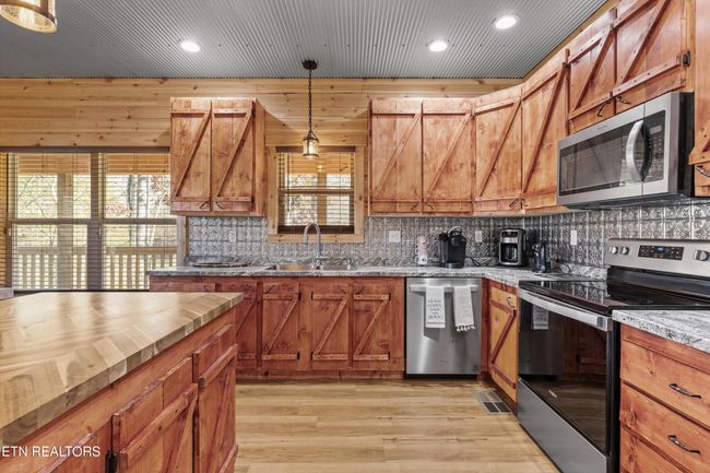 1109 Dry Valley Rd, House other with 2 bedrooms, 3 bathrooms and null parking in Townsend TN | Image 11