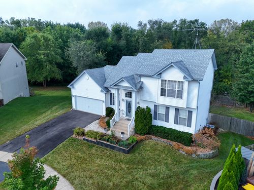 102 Shawnee Ln, Harvard, IL, 60033-3254 | Card Image