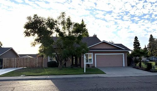 1425 Forest Dr, Turlock, CA, 95380-2907 | Card Image