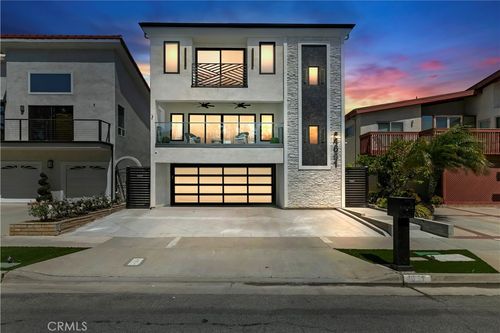 4651 Los Patos Ave, Huntington Beach, CA, 92649-4361 | Card Image