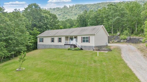 384 White Oak Ln, New Castle, VA, 24127-6704 | Card Image