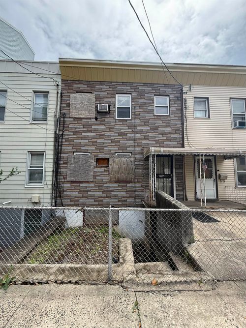 18 Perrine Ave, Jersey City, NJ, 07306-1904 | Card Image