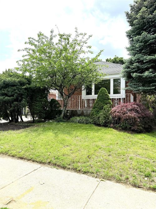 56 E Hampton Blvd, Oakland Gardens, NY, 11364-2016 | Card Image