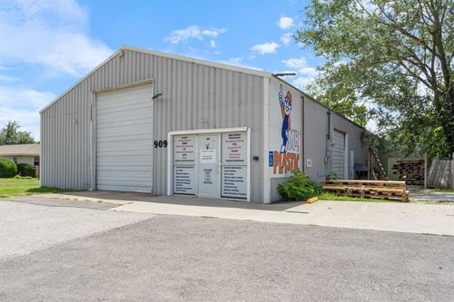 909 Mcclure Avenue, Lowell, AR, 72745 | Card Image