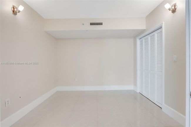 APT-1710 - 9055 Sw 73 Rd Ct, Condo with 2 bedrooms, 2 bathrooms and null parking in Pinecrest FL | Image 8