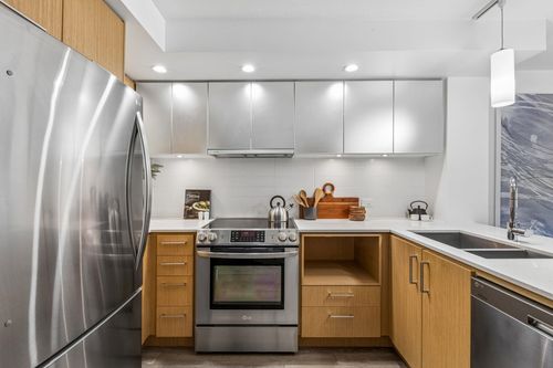 211-221 E 3rd Street, North Vancouver, BC, V7L0C1 | Card Image