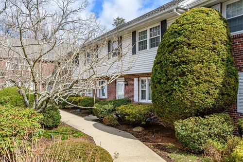 10-21 Westerly St, Wellesley, MA, 02482 | Card Image