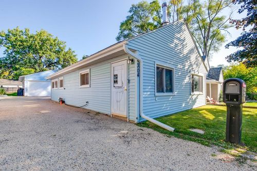 304 E Willow Dr, Round Lake Park, IL, 60073-3149 | Card Image