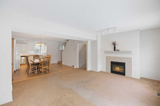30 - 200 Hidden Hills Terrace Nw, Home with 2 bedrooms, 1 bathrooms and 2 parking in Calgary AB | Image 14