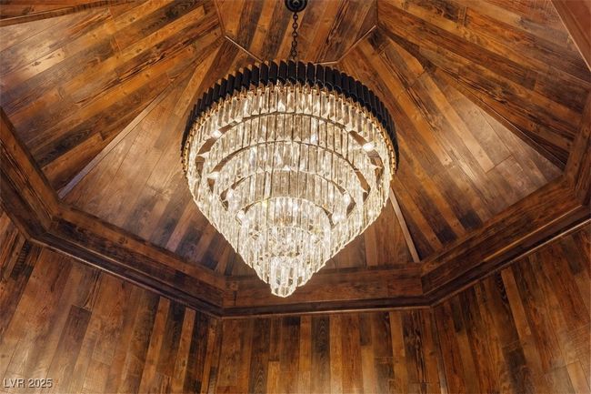 Interior details with a chandelier | Image 38
