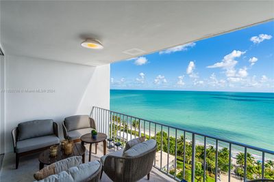 16D - 881 Ocean Dr, Condo with 2 bedrooms, 2 bathrooms and null parking in Key Biscayne FL | Image 2