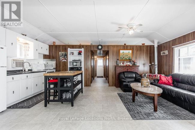 1981 Tiny Beaches Rd S, House other with 3 bedrooms, 1 bathrooms and 2 parking in Tiny ON | Image 7