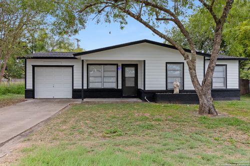 1519 E Corpus Christi St, Beeville, TX, 78102-5348 | Card Image