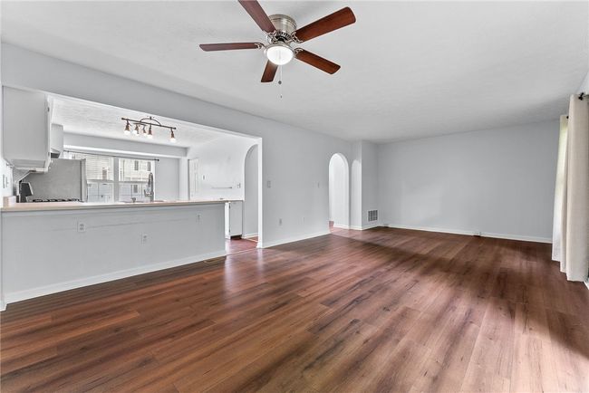 206 Mountain Dr, Townhouse with 3 bedrooms, 3 bathrooms and 2 parking in Carnegie PA | Image 7