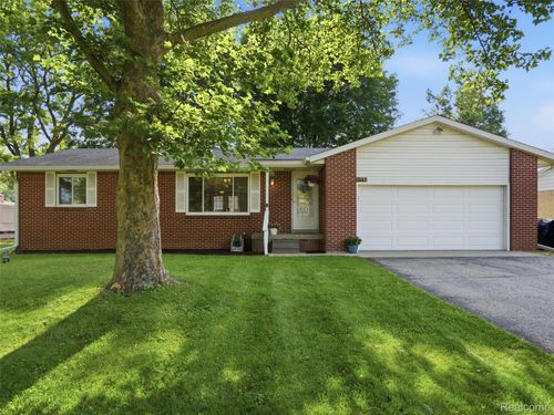 11771 Lesia Dr, Whitmore Lake, MI, 48189-9356 | Card Image