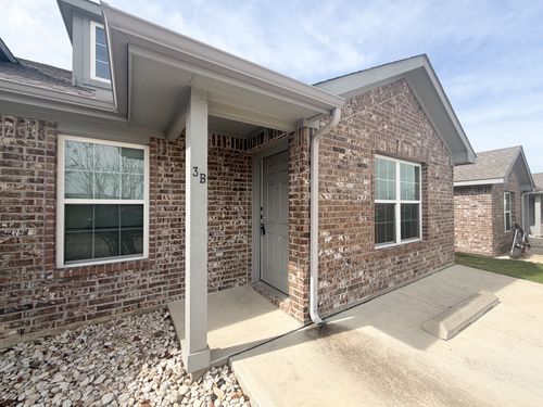 1050 E Burnett St, Ennis, TX, 75119-6115 | Card Image