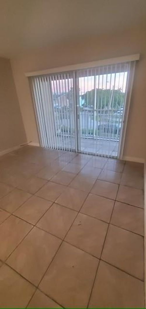 apt-e46-1501 Crescent Cir, Lake Park, FL, 33403-2268 | Card Image