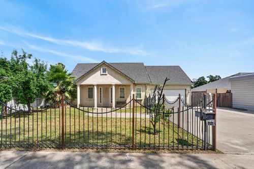 215 Singh Ln, Rio Linda, CA, 95673-3334 | Card Image