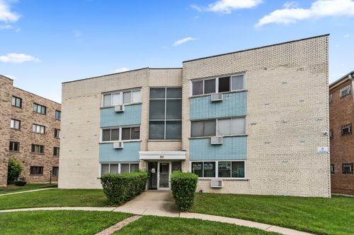 3c-8203 Niles Center Rd, Skokie, IL, 60077-2571 | Card Image