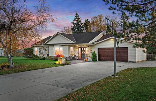 16801 W Roosevelt Avenue, New Berlin, WI, 53151 | Card Image