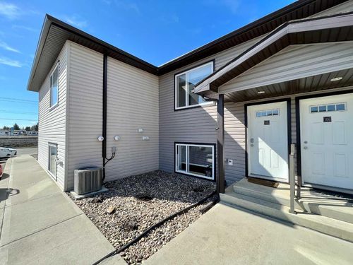 105 - 2122 18 Avenue, Home with 2 bedrooms, 1 bathrooms and 1 parking in Coaldale AB | Card Image