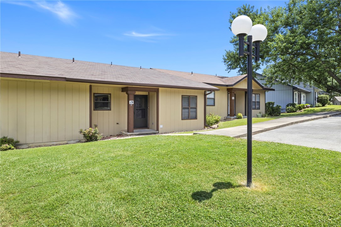 Eleanor Ln, Bella Vista, AR 72714