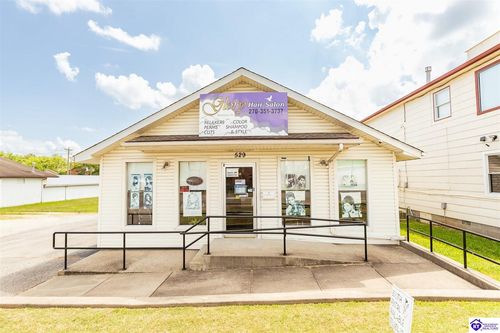 529 N Wilson Rd, Radcliff, KY, 40160-2129 | Card Image
