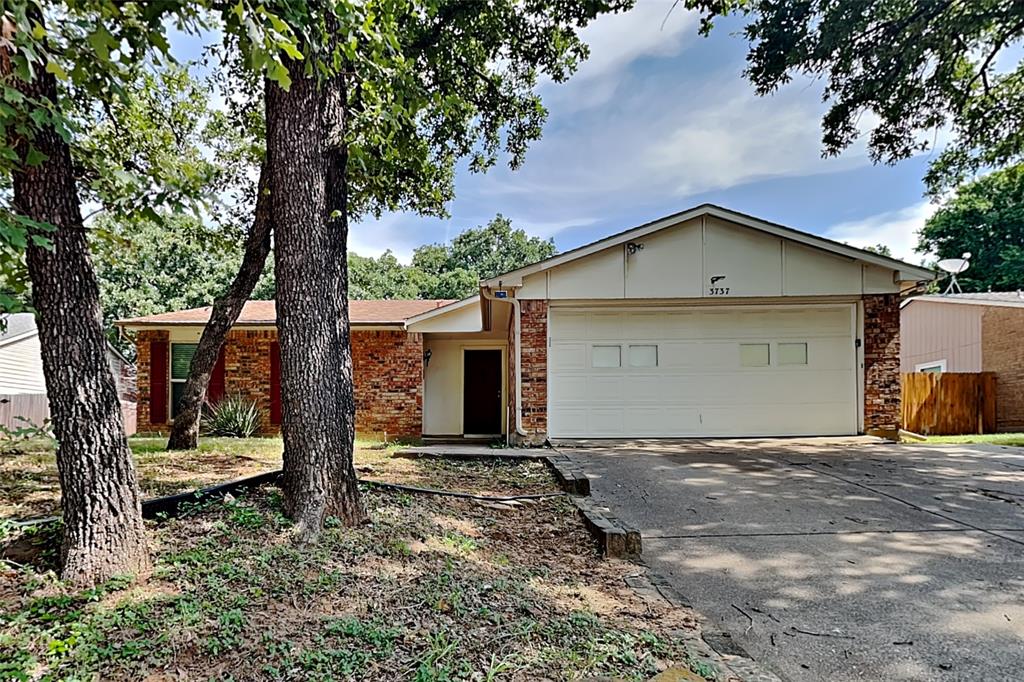 Hackberry Ln, Bedford, TX 76021