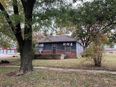 1802 Menor St, House other with 2 bedrooms, 1 bathrooms and null parking in Winfield KS | Image 2