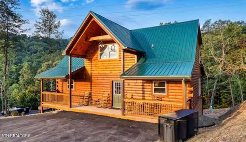 848 String Run Way, Pigeon Forge, TN, 37863 | Card Image