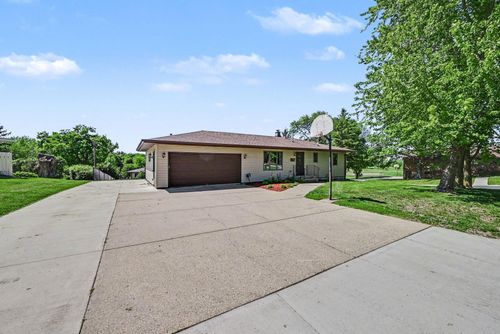 810 Hillcrest Dr, Montgomery, MN, 56069-1310 | Card Image
