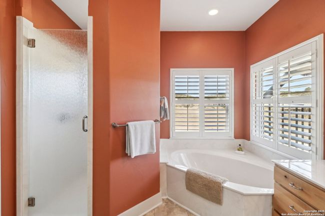 221 Cypress Estates Pkwy, House other with 3 bedrooms, 2 bathrooms and null parking in Ingram TX | Image 22