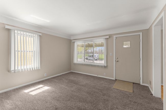 29 Washington St, House other with 3 bedrooms, 1 bathrooms and null parking in Trenton MI | Image 4