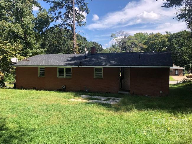 1043 Green Circle Dr, Home with 3 bedrooms, 1 bathrooms and null parking in Gastonia NC | Image 4