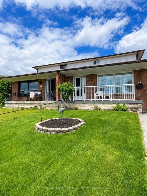 29 Dellbrook Cres, North York, ON, M9L1E3 | Card Image