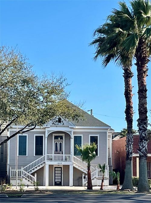 up-1909 Broadway St, Galveston, TX, 77550-4617 | Card Image