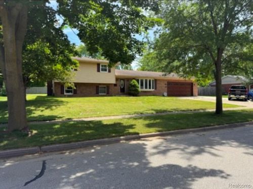 461 Craemer Dr, Frankenmuth, MI, 48734-1420 | Card Image