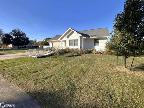 201 Gregory Ln, Bloomfield, IA, 52537-1215 | Card Image