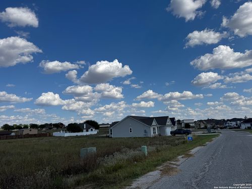 144 Turnberry Dr, La Vernia, TX, 78121-5111 | Card Image