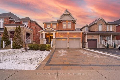 158 Downy Emerald Dr, Bradford, ON, L3Z0E6 | Card Image