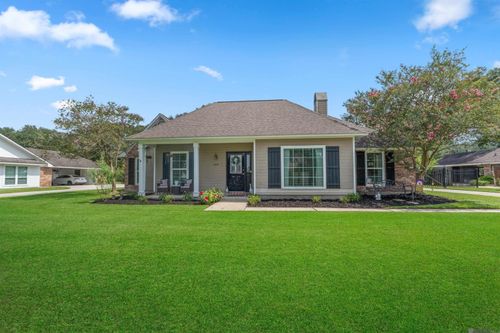 18015 Burnham Way, Greenwell Springs, LA, 70739-4705 | Card Image